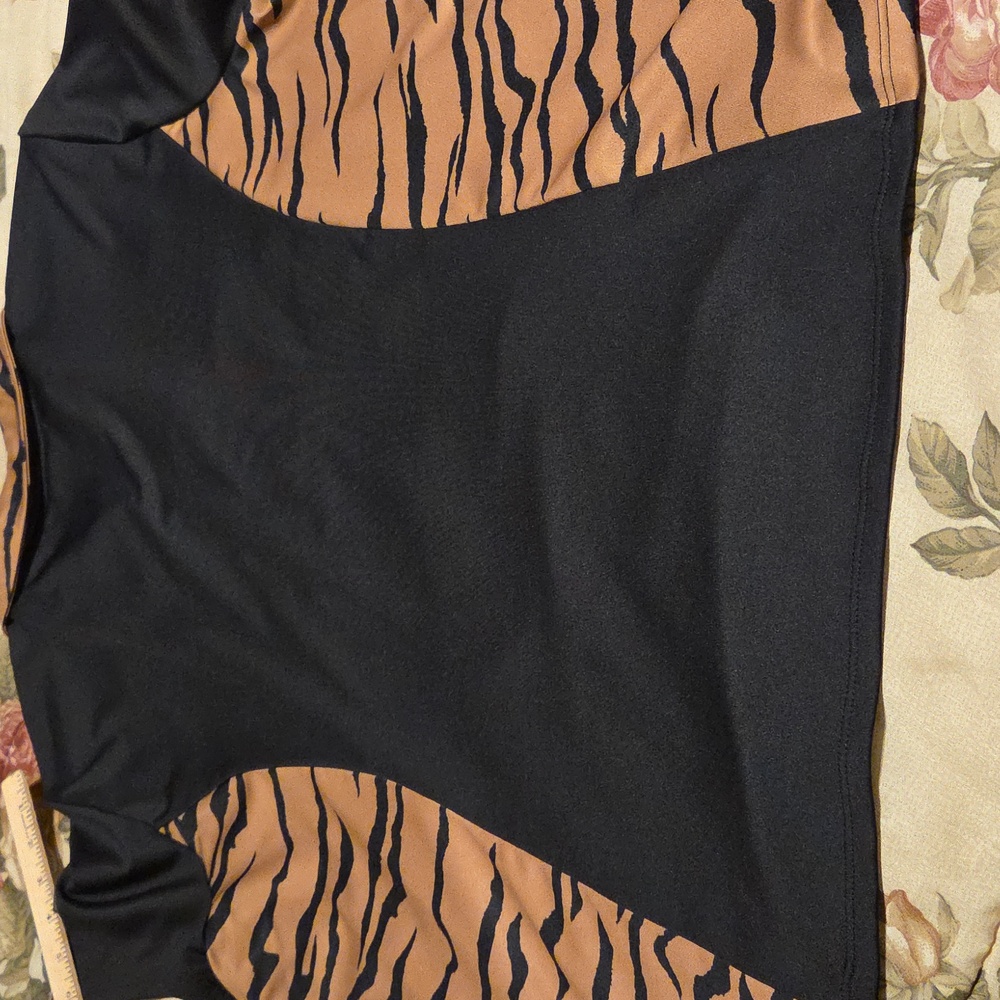Chico's Black and Tan Tiger Patterned Top (Zenergy) - Picture 4 of 4